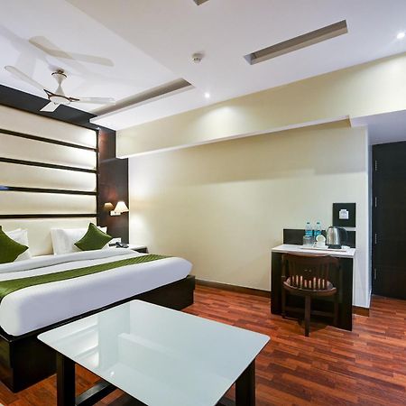 Hotel Geet Deluxe Нью-Дели Экстерьер фото
