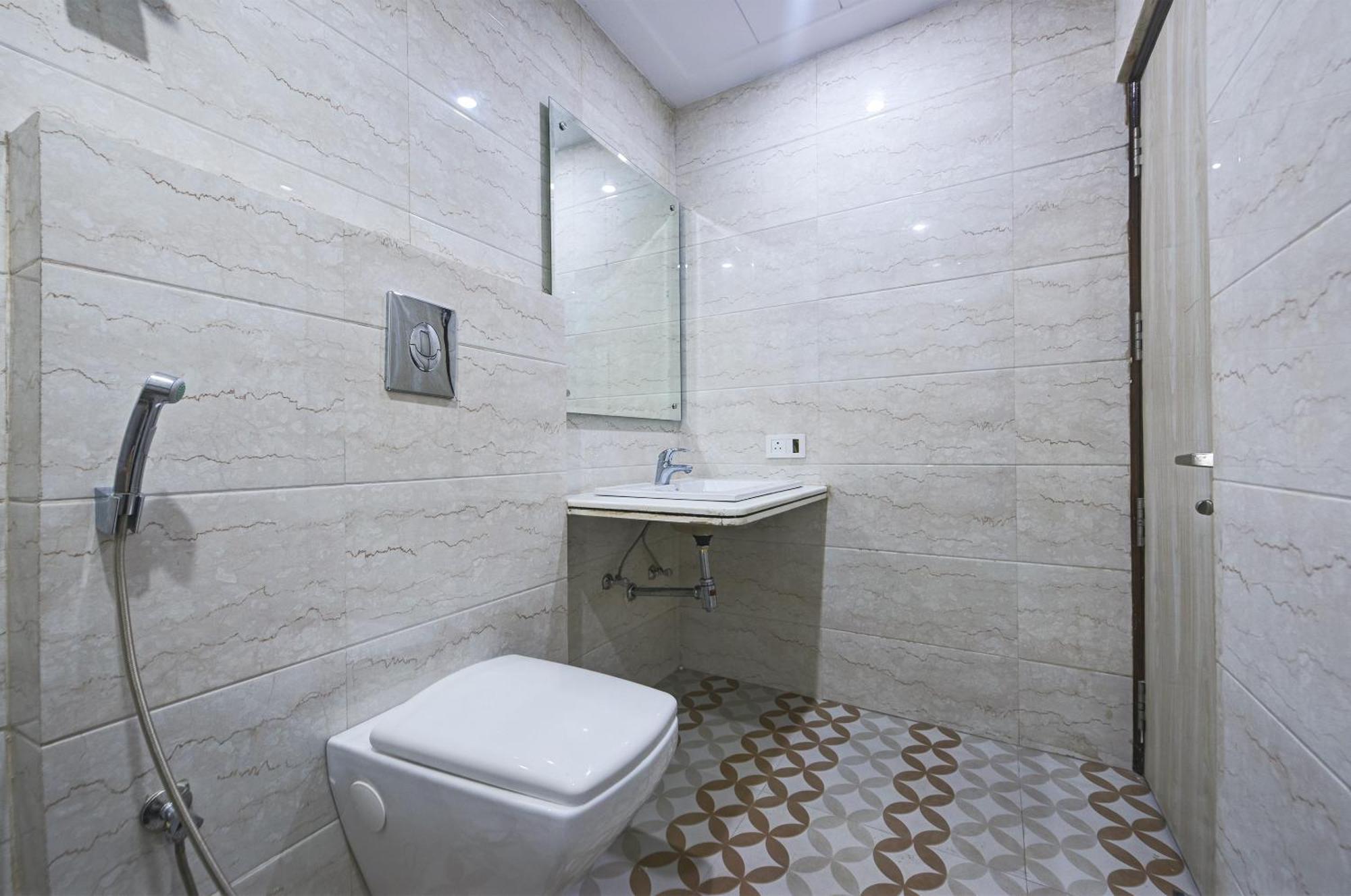 Hotel Geet Deluxe Нью-Дели Экстерьер фото