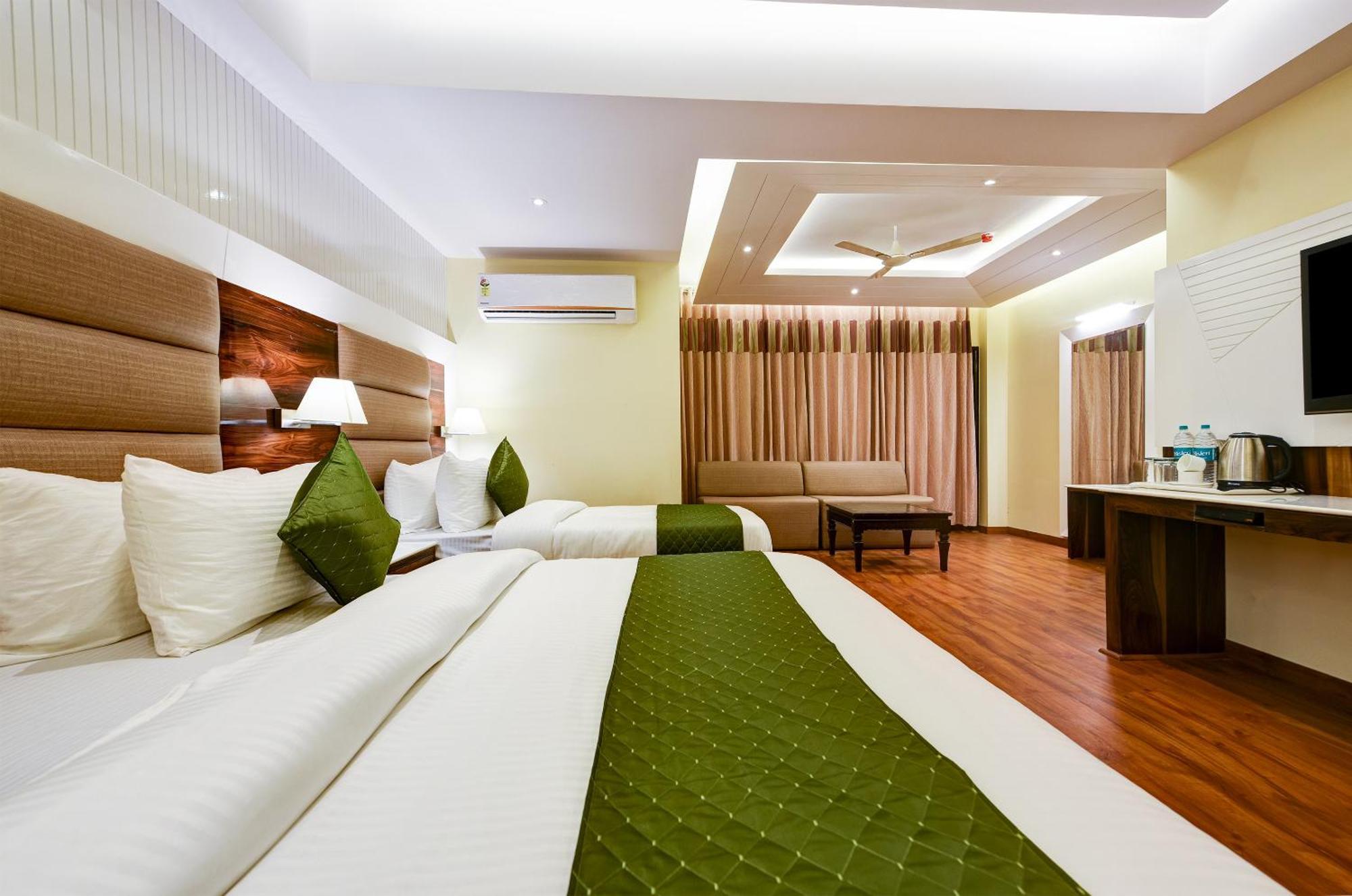Hotel Geet Deluxe Нью-Дели Экстерьер фото