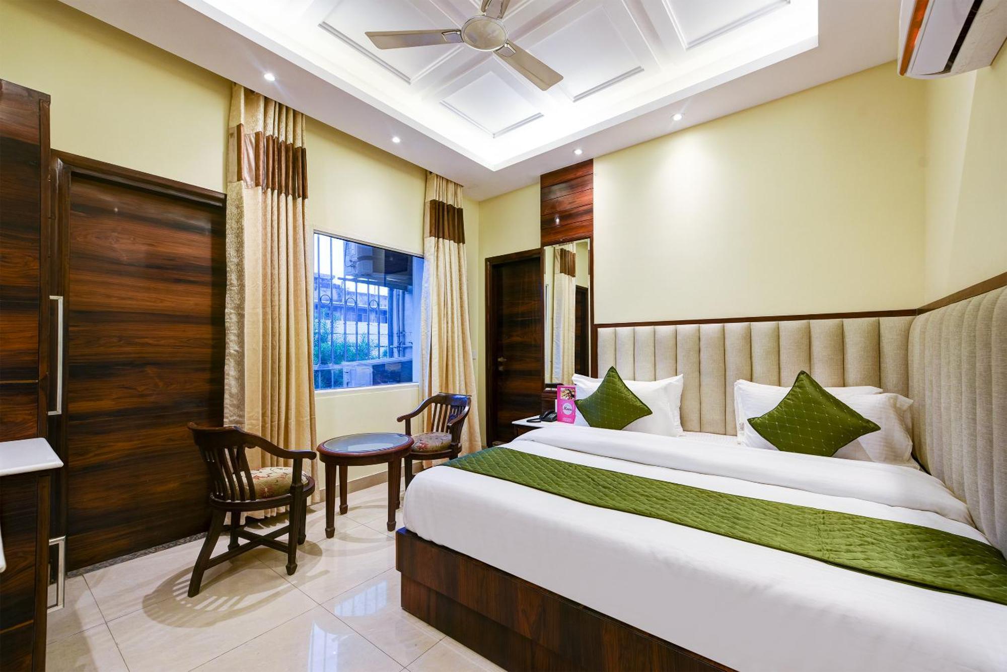 Hotel Geet Deluxe Нью-Дели Экстерьер фото