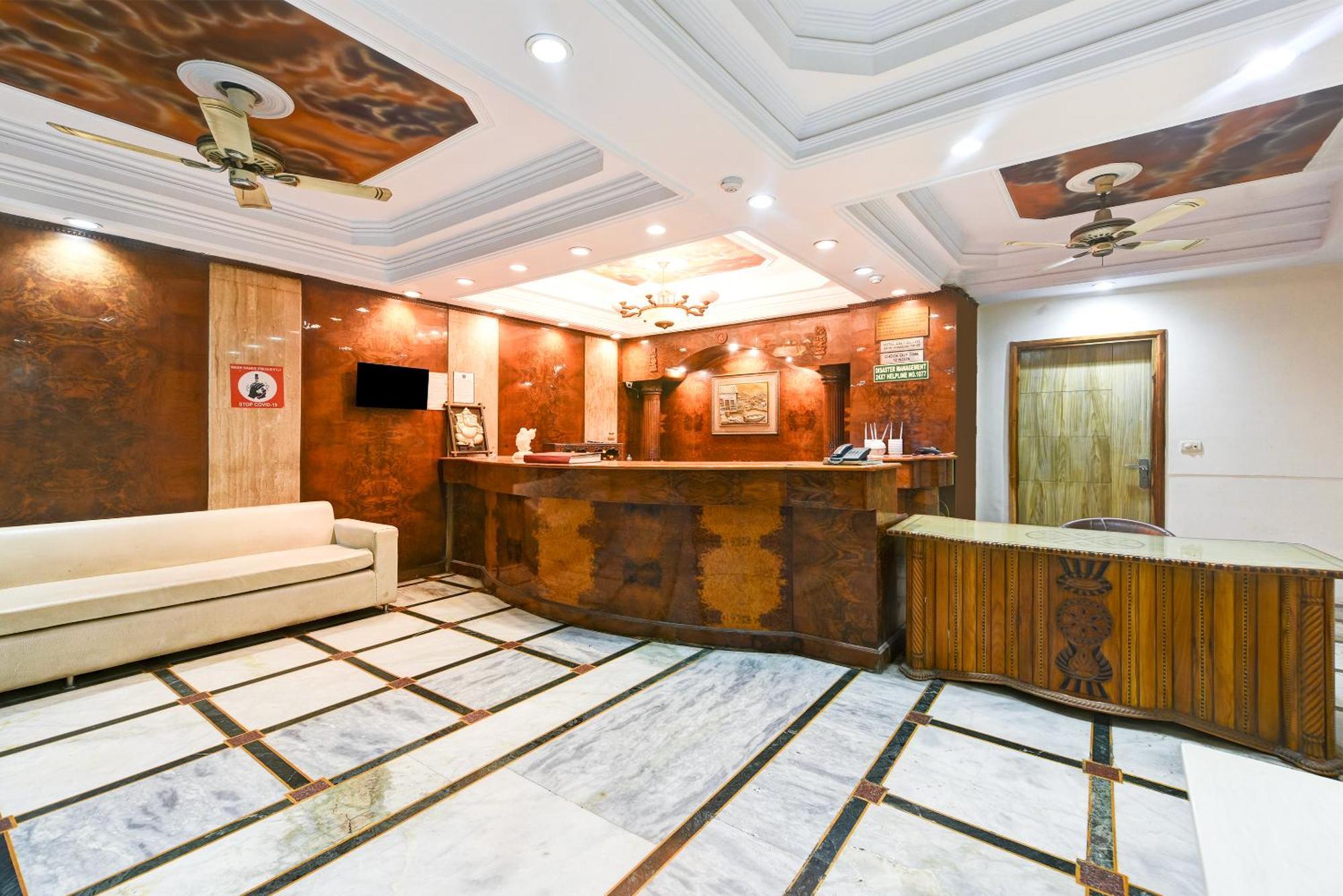 Hotel Geet Deluxe Нью-Дели Экстерьер фото